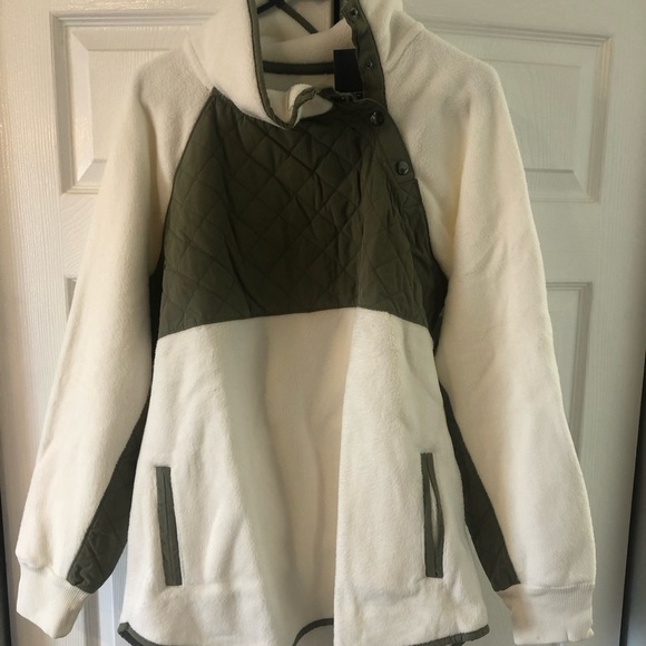 Abercrombie & Fitch Jackets & Blazers - Abercrombie & Fitch pullover